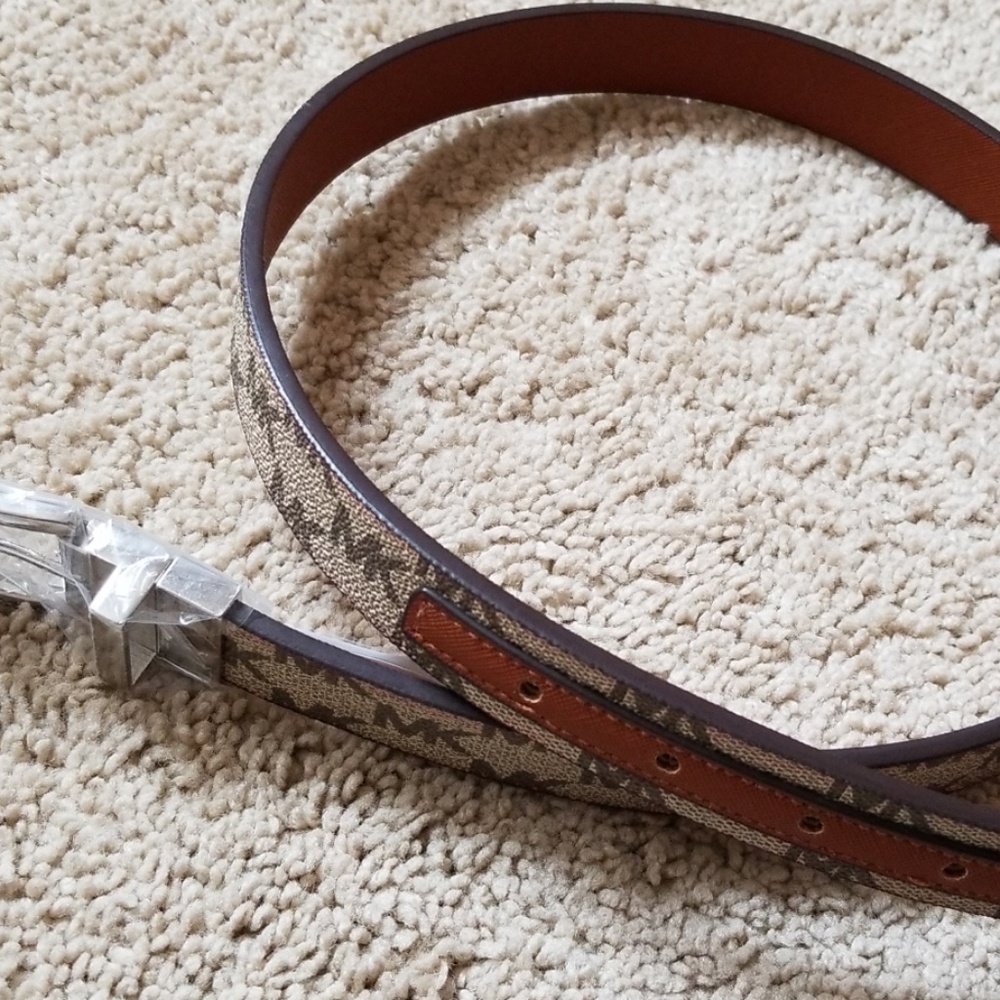 Michael Kors Logo Twist Reversible Belt